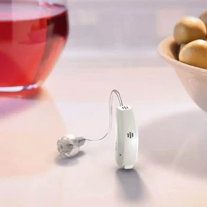 Kadıköy işitme cihazları merkezimizde işitme testi ve cihaz denemesi yapılırken